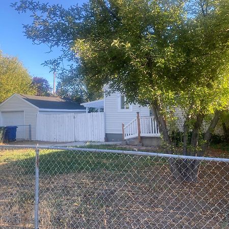 Cute Entire Small House With Large Yard! Pets Welcome! West Valley City Exteriör bild