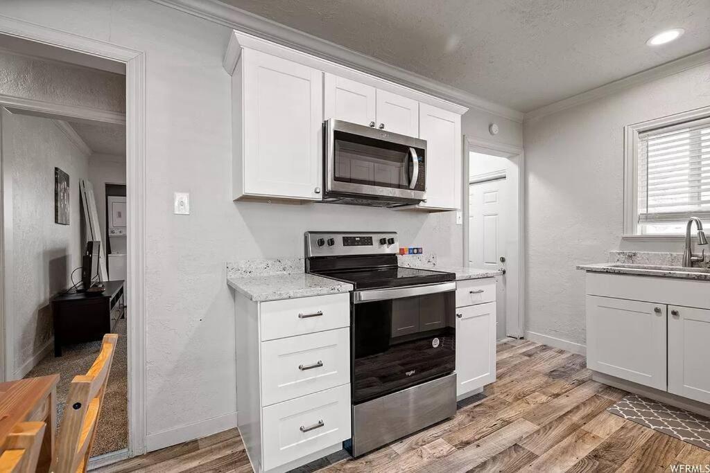 Cute Entire Small House With Large Yard! Pets Welcome! West Valley City Exteriör bild