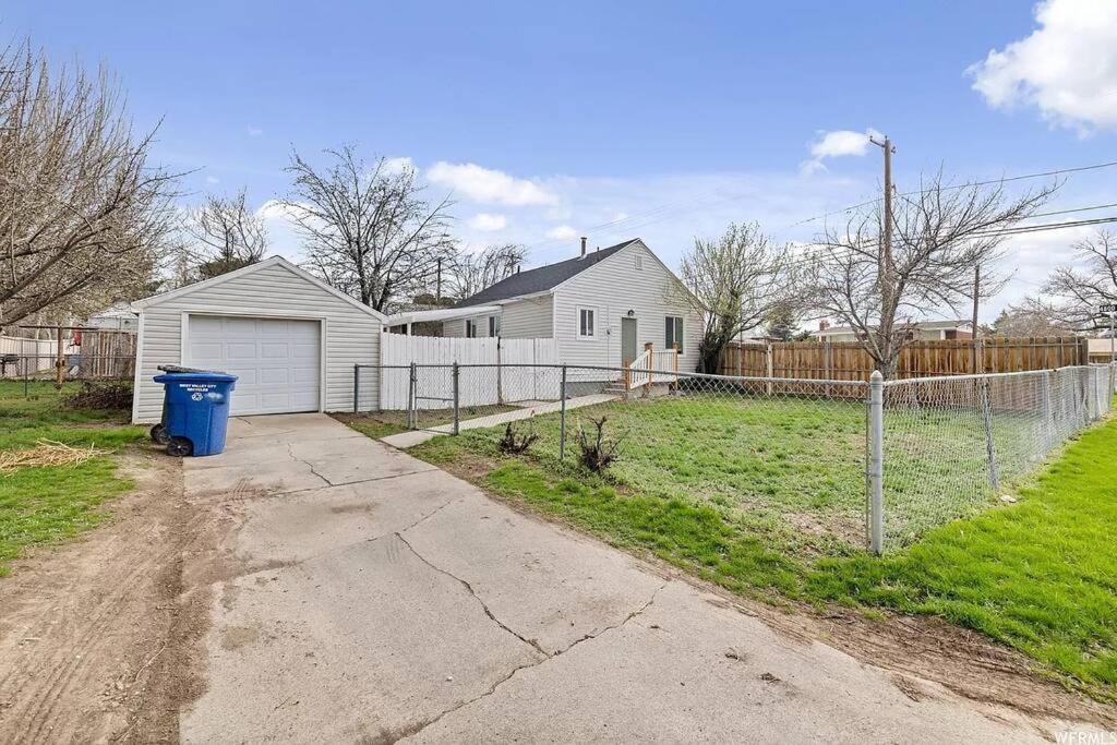 Cute Entire Small House With Large Yard! Pets Welcome! West Valley City Exteriör bild