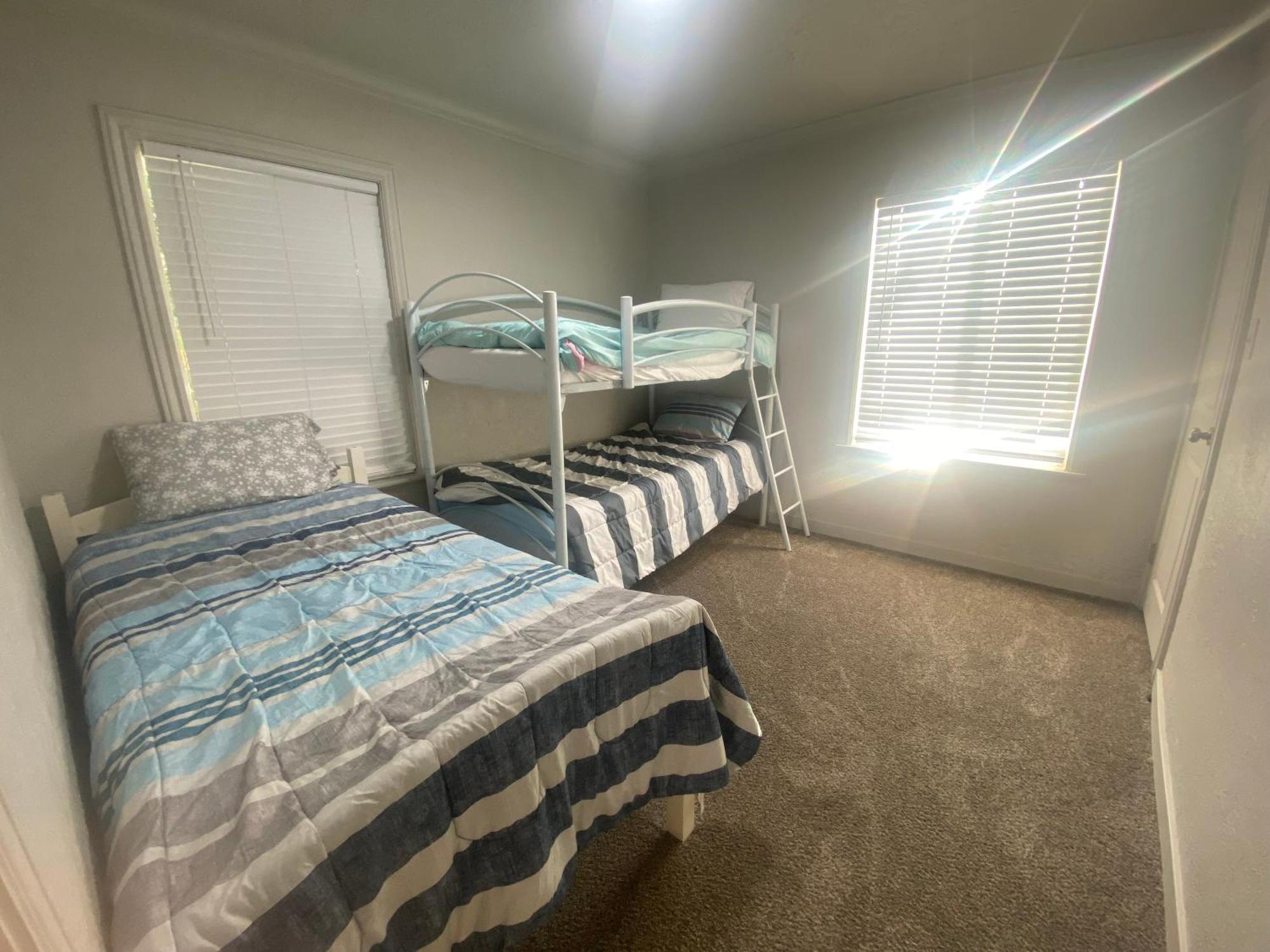 Cute Entire Small House With Large Yard! Pets Welcome! West Valley City Exteriör bild