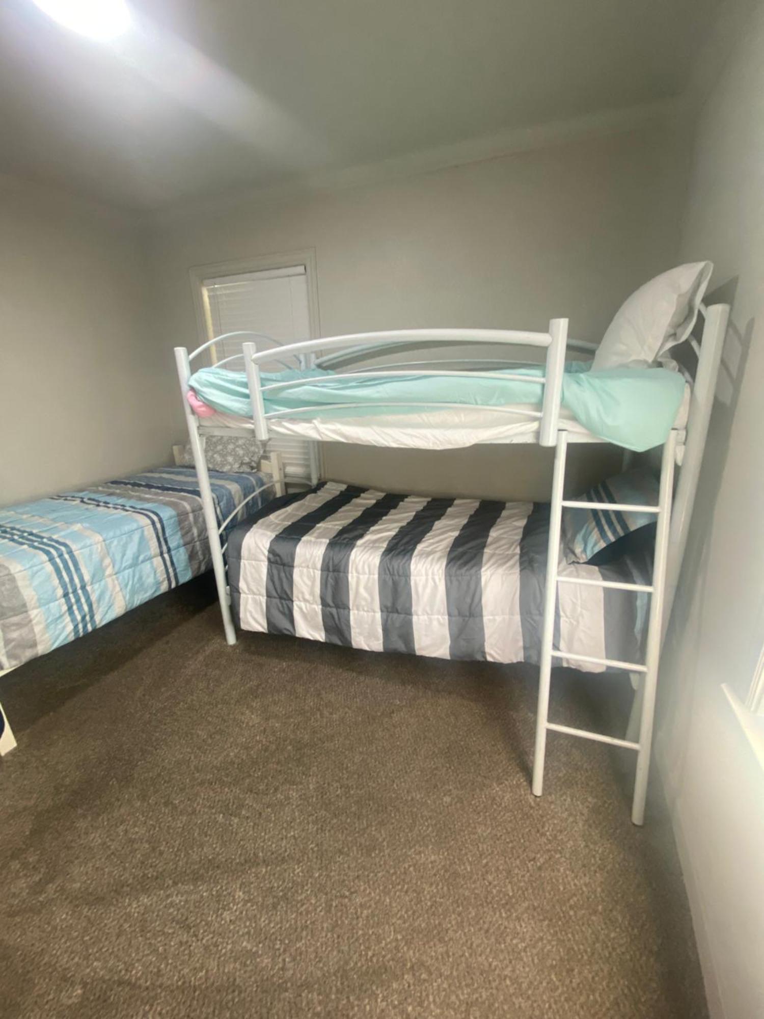 Cute Entire Small House With Large Yard! Pets Welcome! West Valley City Exteriör bild