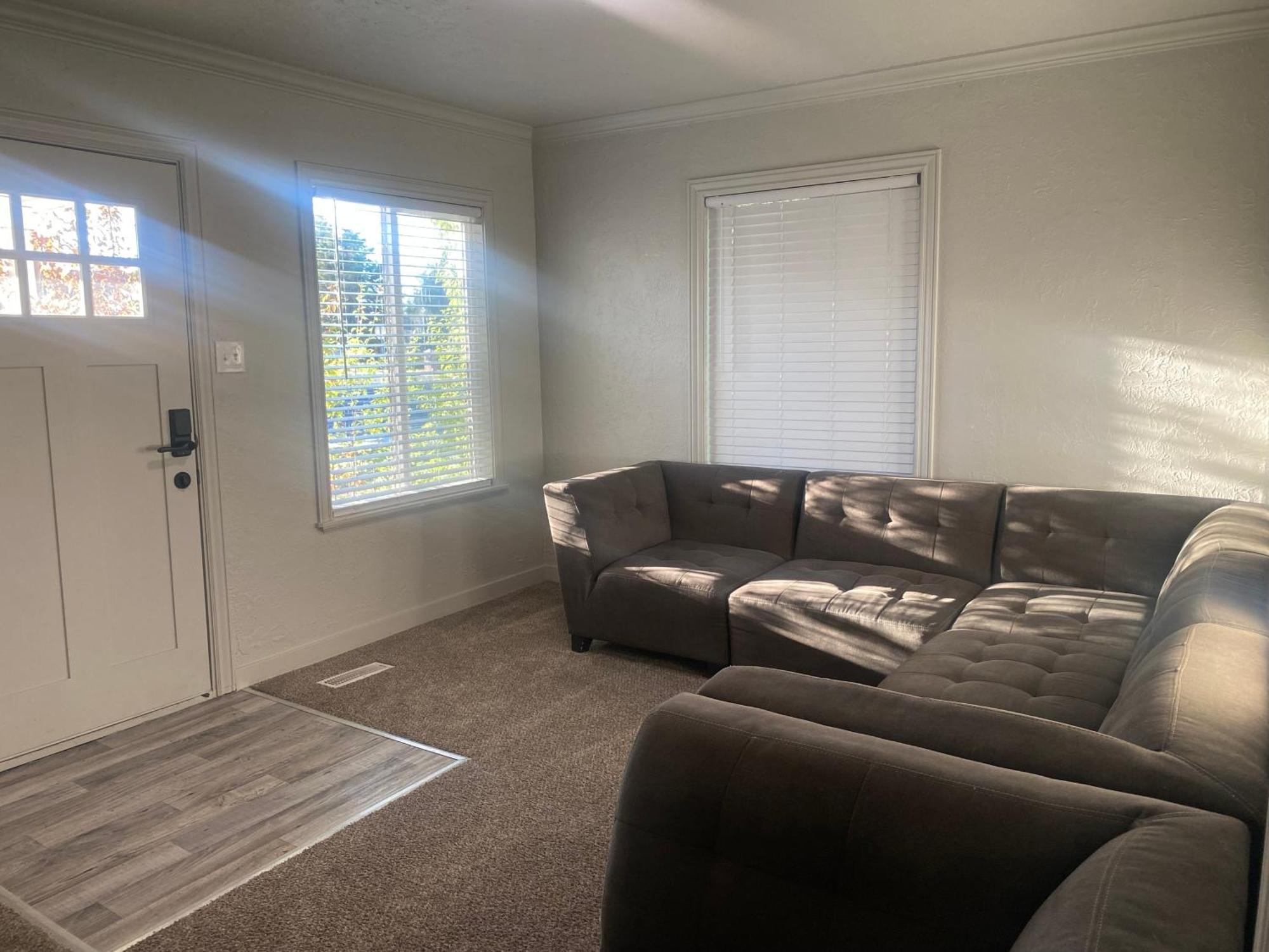 Cute Entire Small House With Large Yard! Pets Welcome! West Valley City Exteriör bild